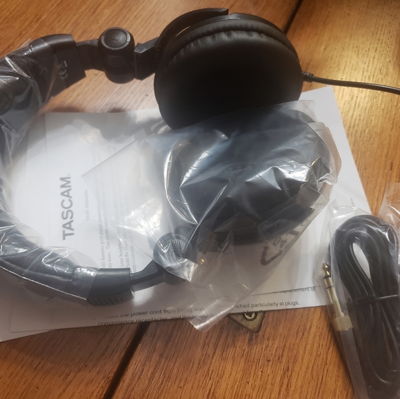 Studio headphones - Picture 2 of 2